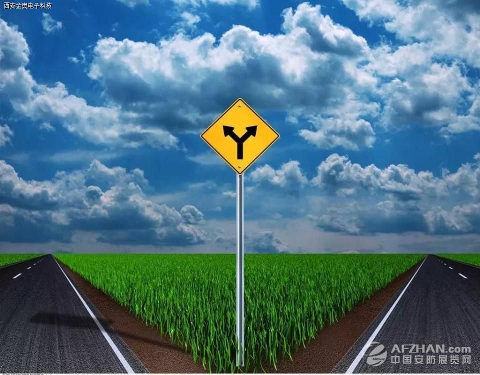 云计算格局变迁遇十字路口 该向哪边走仍是未知